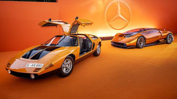 Das Showcar Vision One-Eleven (rechts) ist eine Reminiszenz an den legendären Sportwagen C 111 aus dem Jahr 1969 - stilecht in Orange.