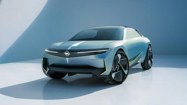 Mit der Studie Experimental wirft Opel einen Blick voraus in die Zukunft. Der sportliche Stromer soll Reichweiten von bis zu 700 Kilometern schaffen.