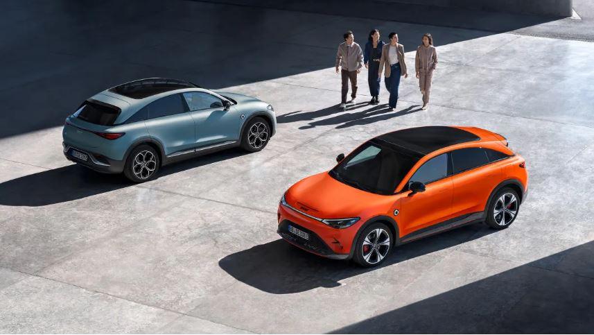 Smart ist inzwischen eine gemeinsame Tochter von Geely aus China und Mercedes. Der Smart#3 - sprich Hashtag Drei - firmiert als die coupéhaftere und 13 Zentimeter längere Variante des Smart#1.