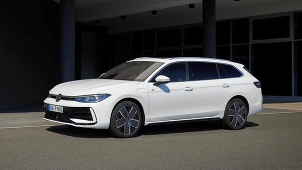 Star bei VW ist der neue Passat, den es inzwischen nur noch als Kombi "Variant" gibt und der mit einer veritablen Länge von 4,91 Metern an der Fünfmeter-Grenze kratzt. Marktstart ist 2024.