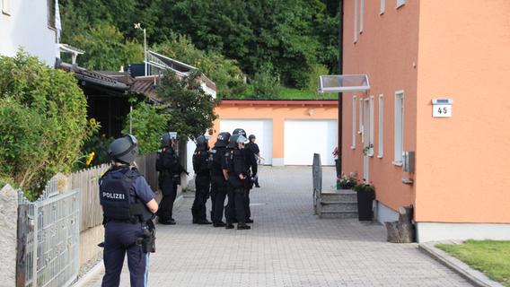 SEK-Einsatz in Bayern: 33-Jähriger bedroht die eigene Familie mit einem Schwert