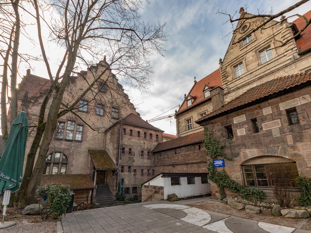  In der Restauration im Künstlerhaus und ihrem Wirtsgarten lebt seit 1910 auch eine bedeutende Nürnberger Gastronomietradition weiter: die der "Zwingergärten".