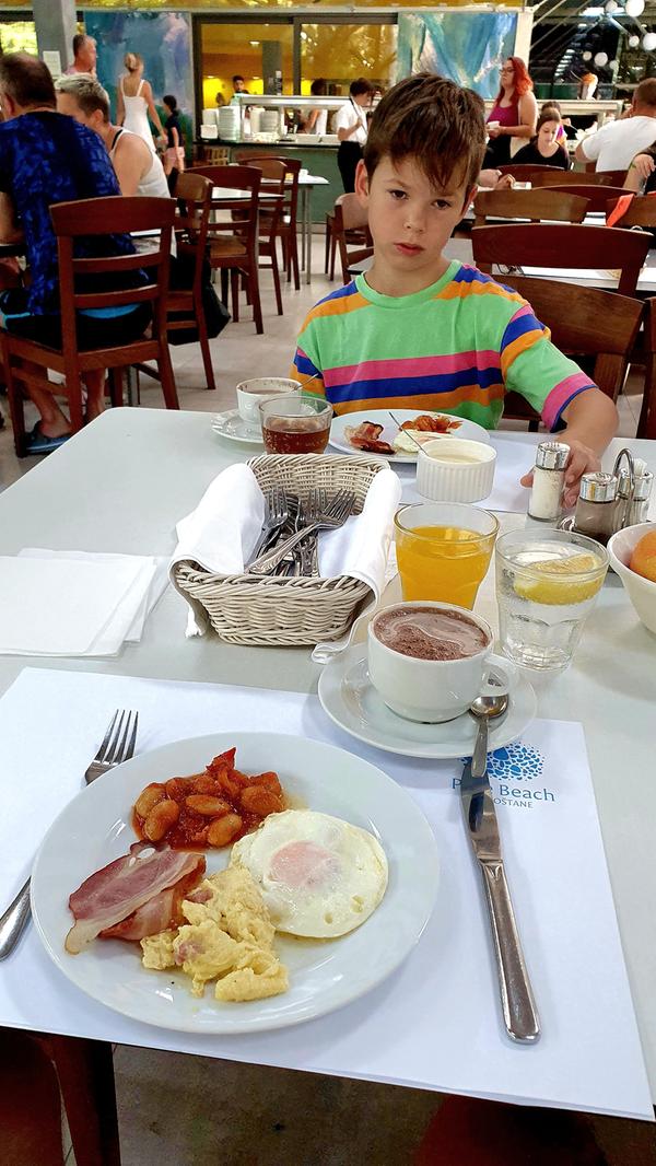 Frühstück im Buffetrestaurant.