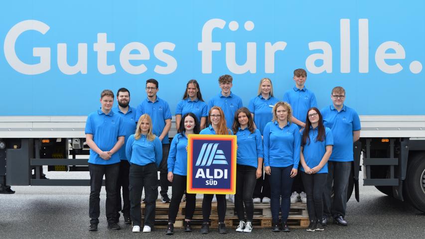 Herzlich Willkommen im Team: Für über 50 Berufseinsteiger hat in der Aldi Süd Regionalgesellschaft Adelsdorf ein neuer Lebensabschnitt begonnen - die Ausbildung zum Verkäufer oder Kaufmann im Einzelhandel.