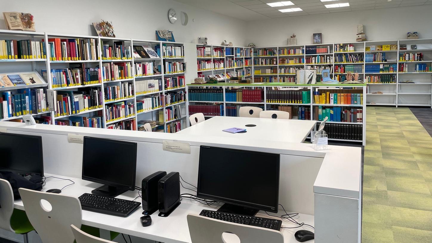 Wo früher die Kunstsäle waren, ist heute die neue Schüler-Bibliothek zu finden. Wo früher die Kunstsäle waren, ist heute die neue Schüler-Bibliothek zu finden.