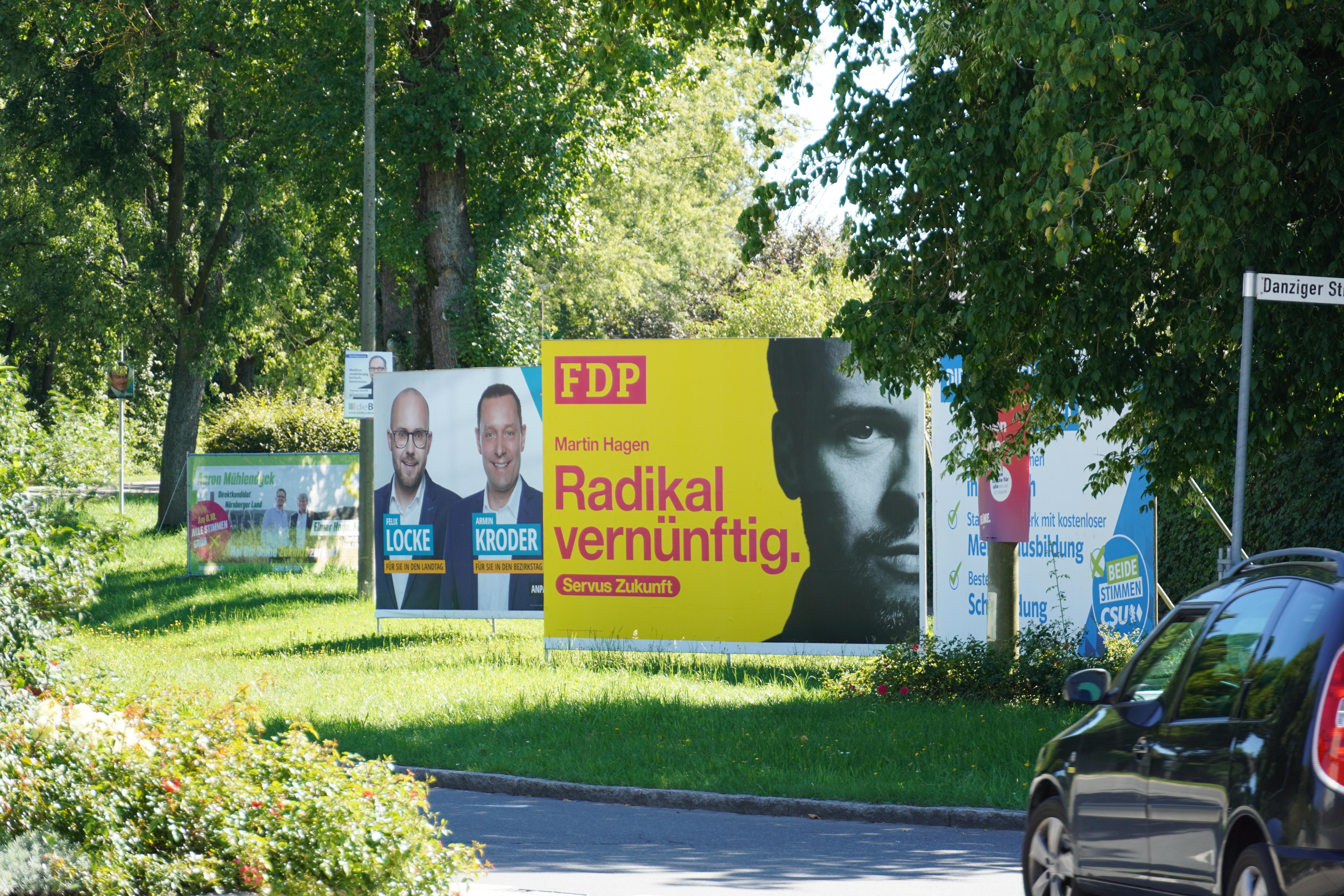 In Altdorf sieht man sie schon: Wahlplakate in allen Größen. In Feucht kommen sie erst demnächst. In Altdorf sieht man sie schon: Wahlplakate in allen Größen. In Feucht kommen sie erst demnächst.