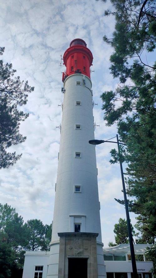 Der Leuchtturm am Cap Ferret wurde neu gebaut, nachdem die deutsche Wehrmacht das Original zerstört hatte.