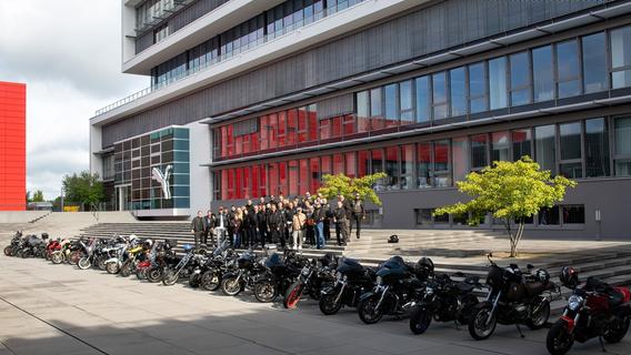 Mit Herz und Helm: 50 Motorradfans trafen sich am Puma-Headquarter in Herzogenaurach
