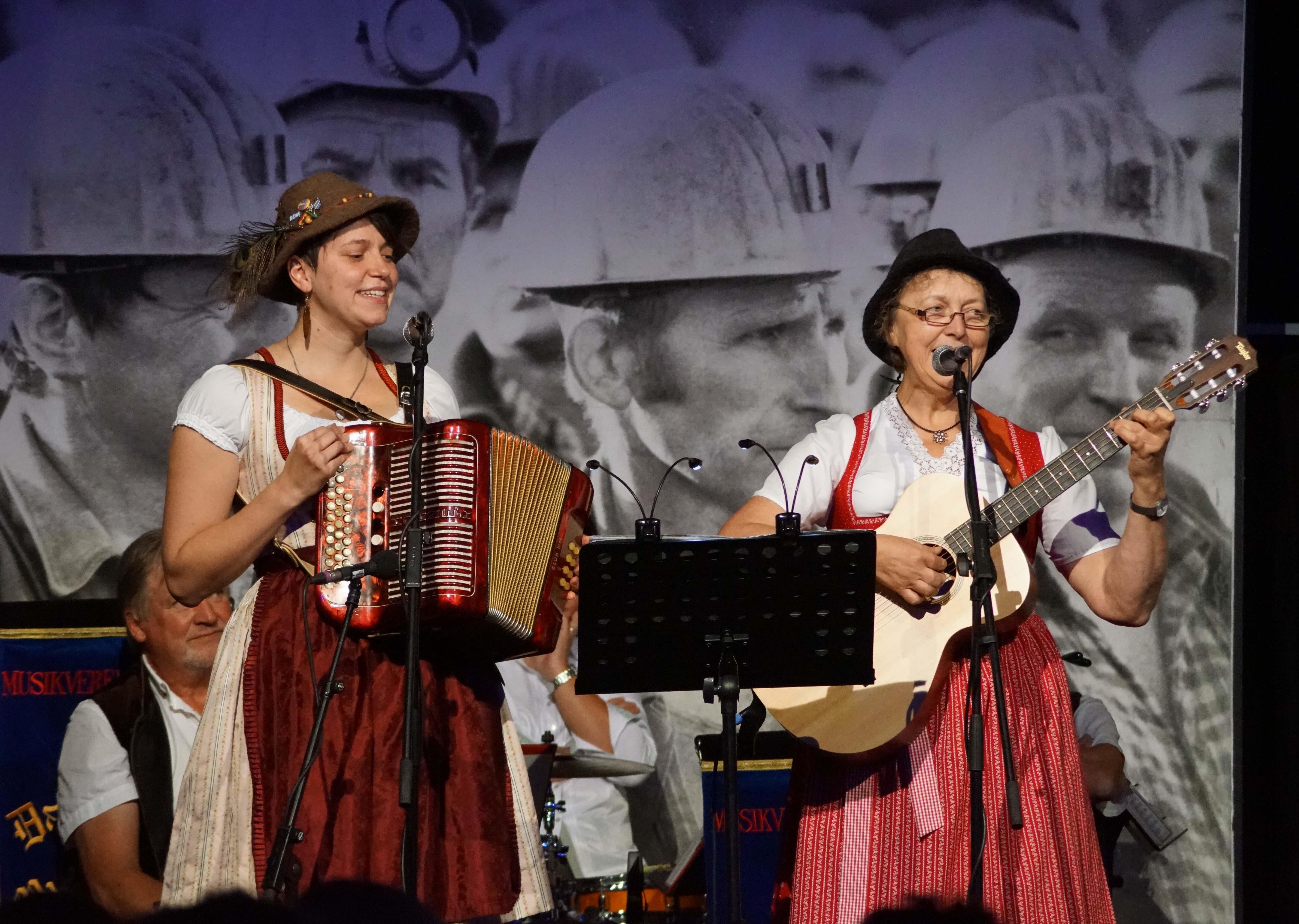 Volksmusik, lustige Gstanzl und Mundart auf der MaffeiBühne