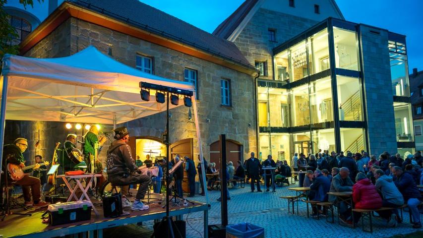 Am Samstag heißt es HIPlive in Hilpoltstein. Ab 19 Uhr performen zahlreiche Bands und Soloacts auf mehreren Bühnen in der Altstadt. 