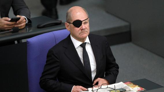 Bundeskanzler Olaf Scholz mit Augenklappe: Das sind die besten Memes