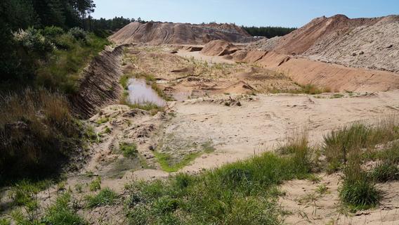 Streit um Rohstoffabbau: Gefährdet die Erweiterung der Sandgrube bei Harrlach das Grundwasser?