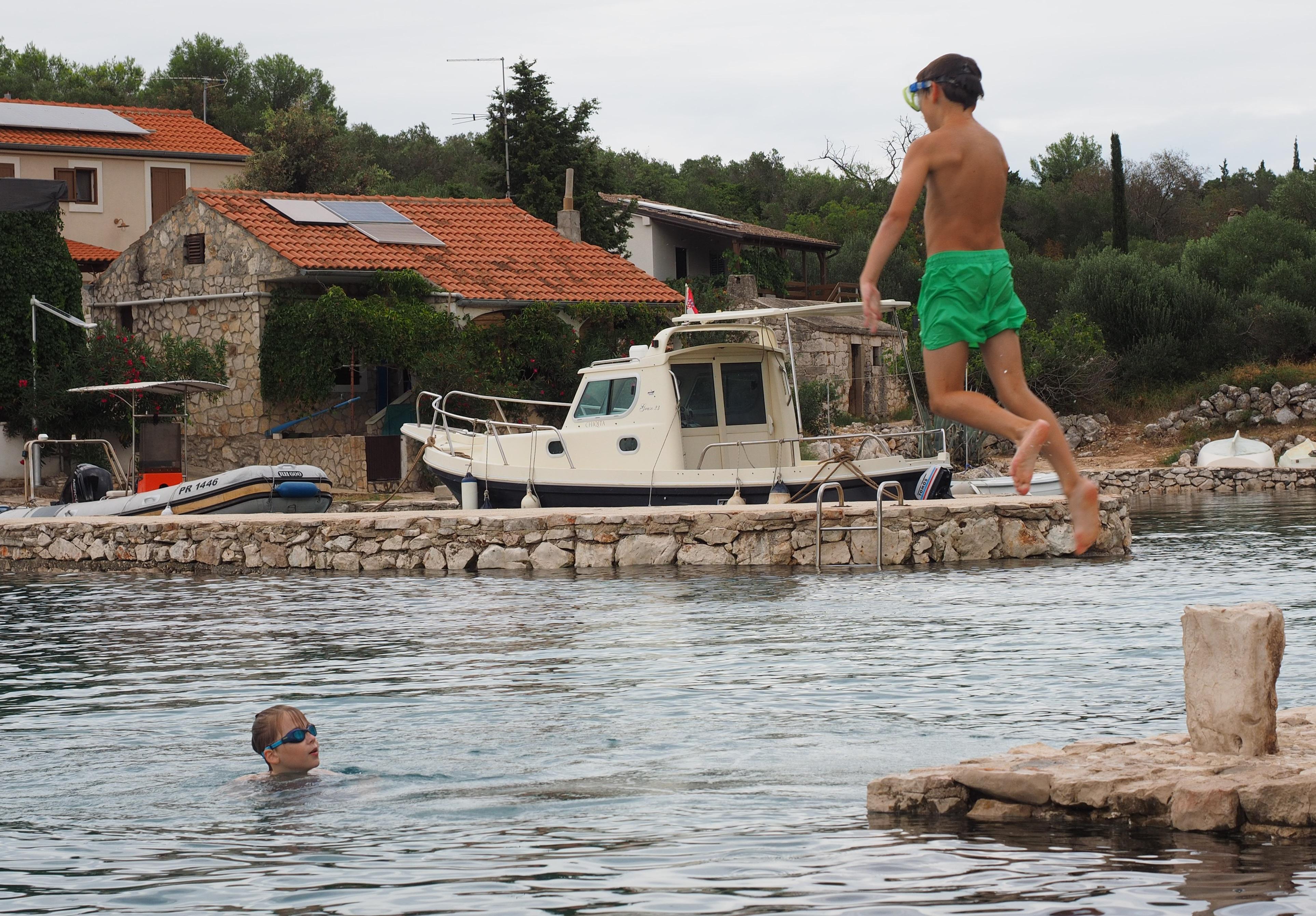 Vor dem Fischrestaurant springen wir ins Meer. Die spannende Reportage zu dieser Bildergalerie lesen Sie hier auf www.nn.de.