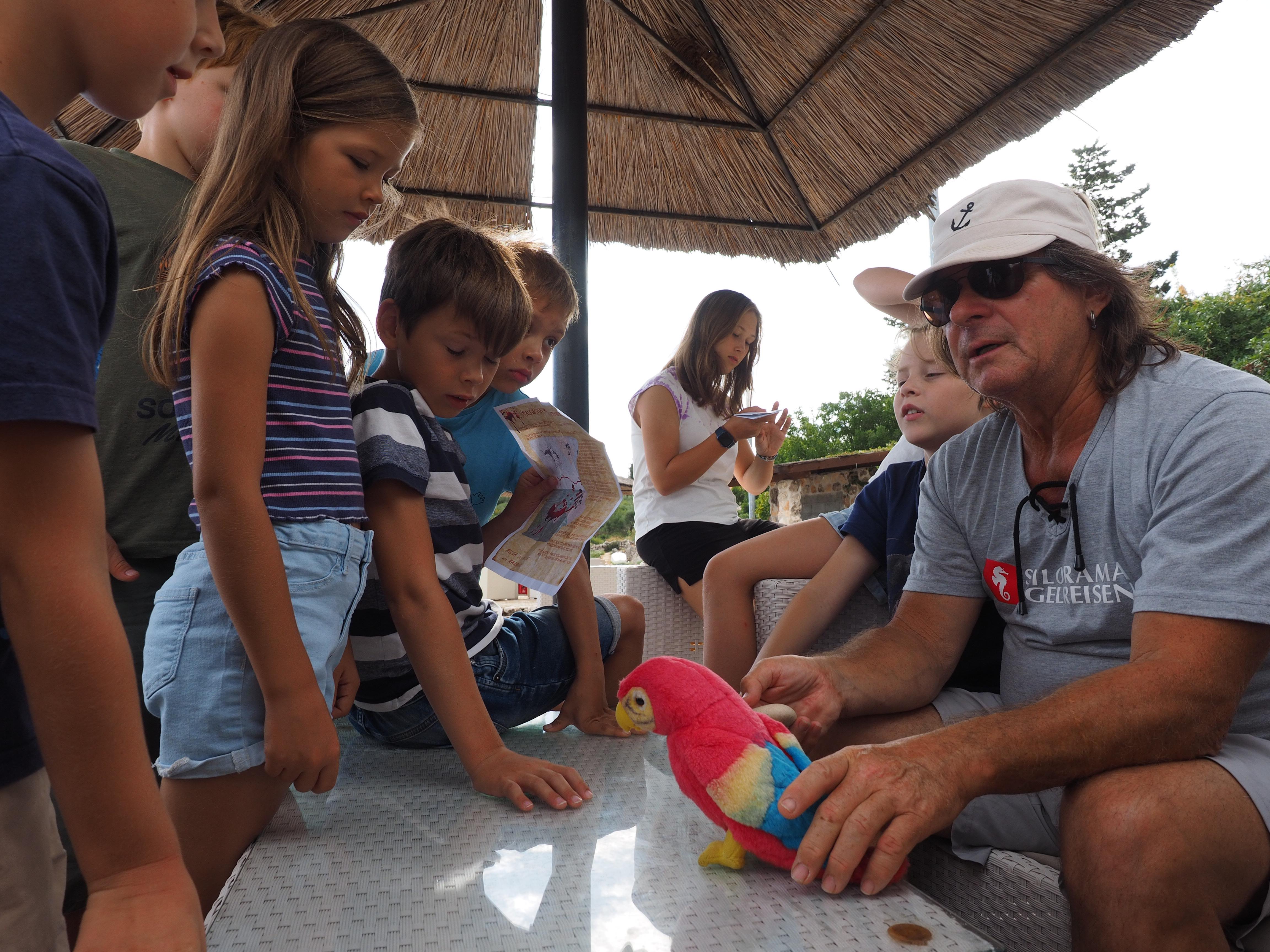 Anweisungen zur täglichen Schatzsuche. Die spannende Reportage zu dieser Bildergalerie lesen Sie hier auf www.nn.de.