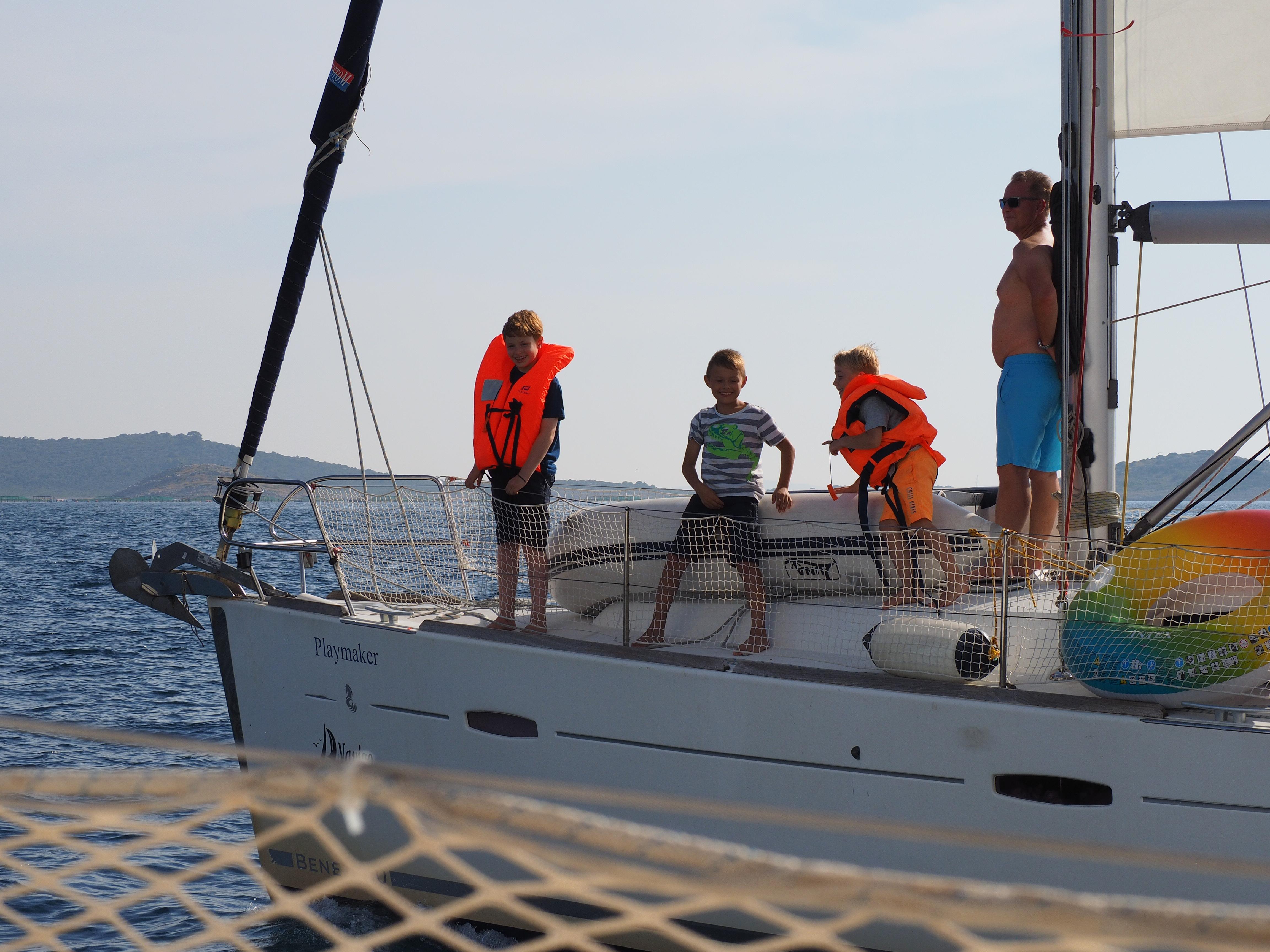 Kleine Piraten auf dem dazugehörigen Nachbarschiff.