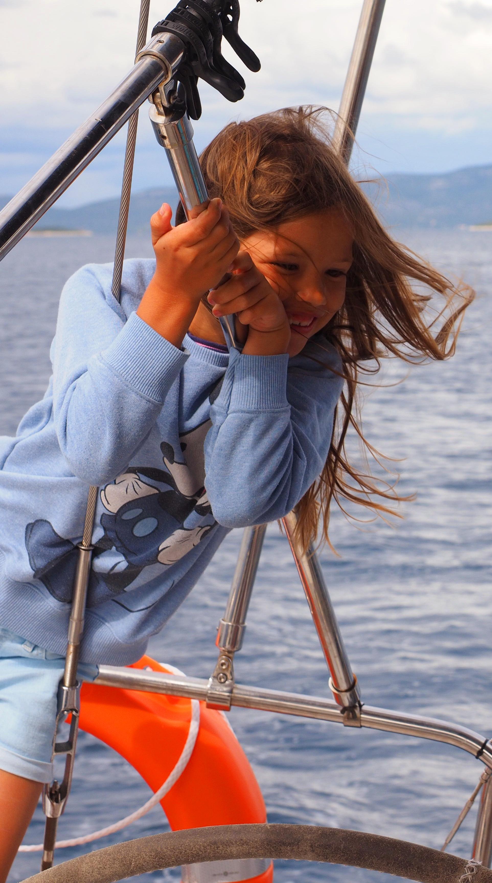 Die Kleinste lässt die Haare im Wind flattern. Die spannende Reportage zu dieser Bildergalerie lesen Sie hier auf www.nn.de.
