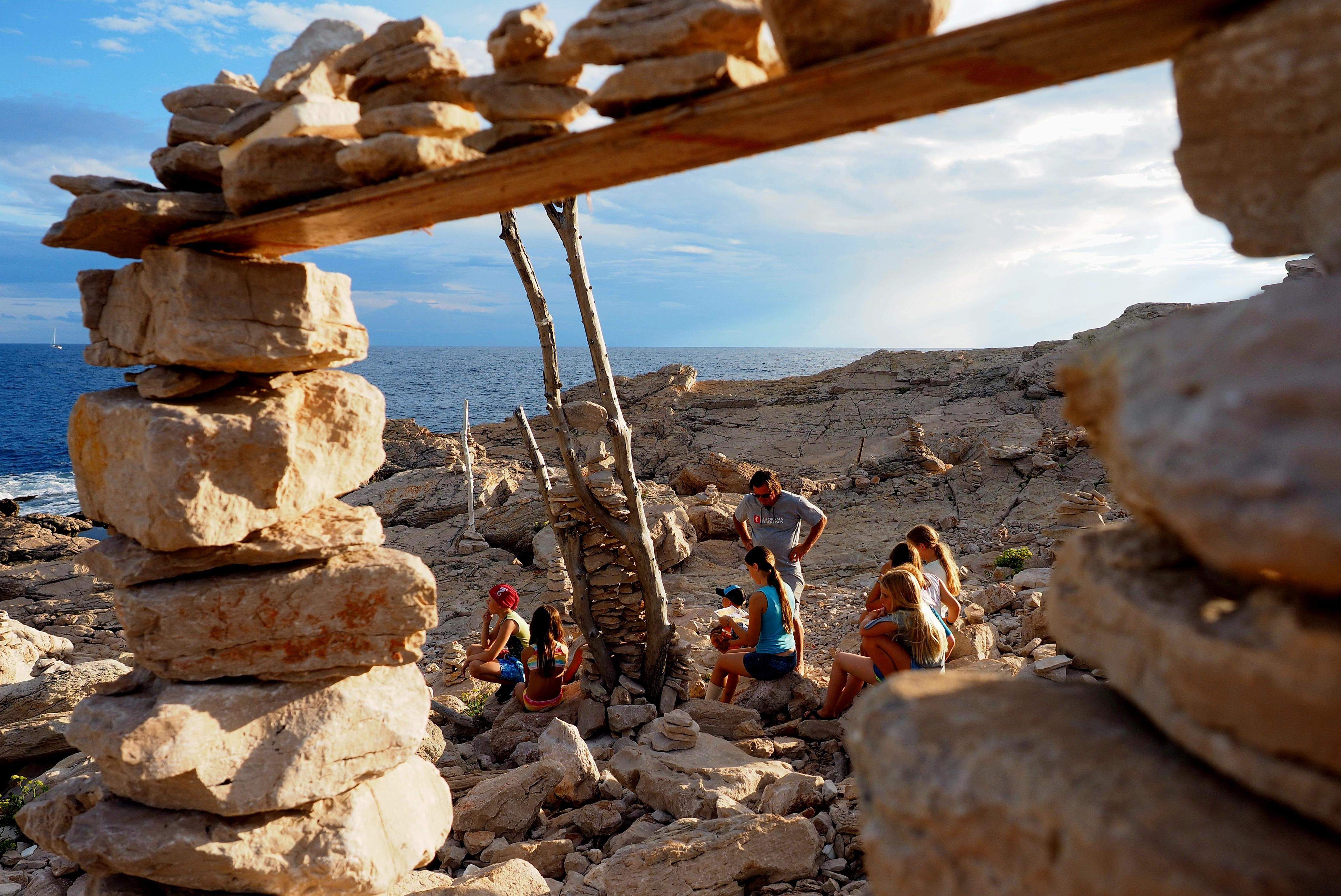 Schatzsuche bei den Steinmännchen.