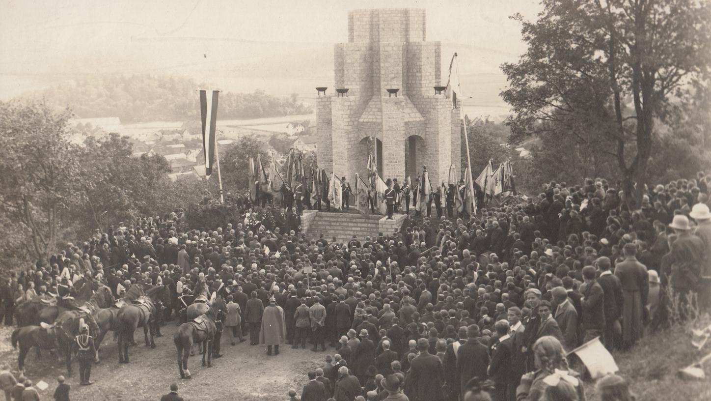  Im Jahr 1928 wurde das Kriegerdenkmal am Schlossberg eingeweiht, was für die Soldatenkameradschaft mit der Höhepunkt des Vereinsleben war.