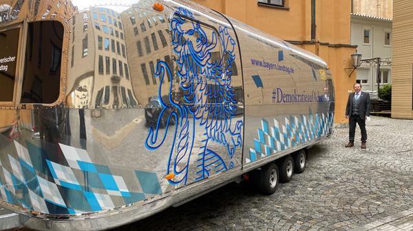 Hans Herold vor LandTruck_klein.jpeg