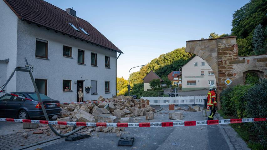 Gnadenberg im Schockzustand: Lkw durchbricht das historische Klostertor