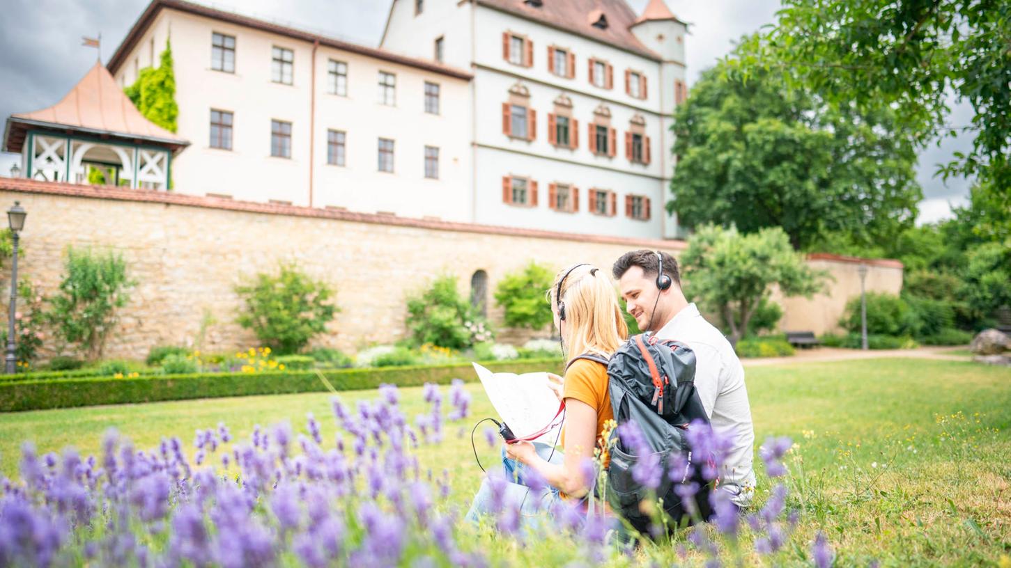 Bei der Audio-Guide-Tour kann man Treuchtlingen hörend entdecken. Bei der Audio-Guide-Tour kann man Treuchtlingen hörend entdecken.