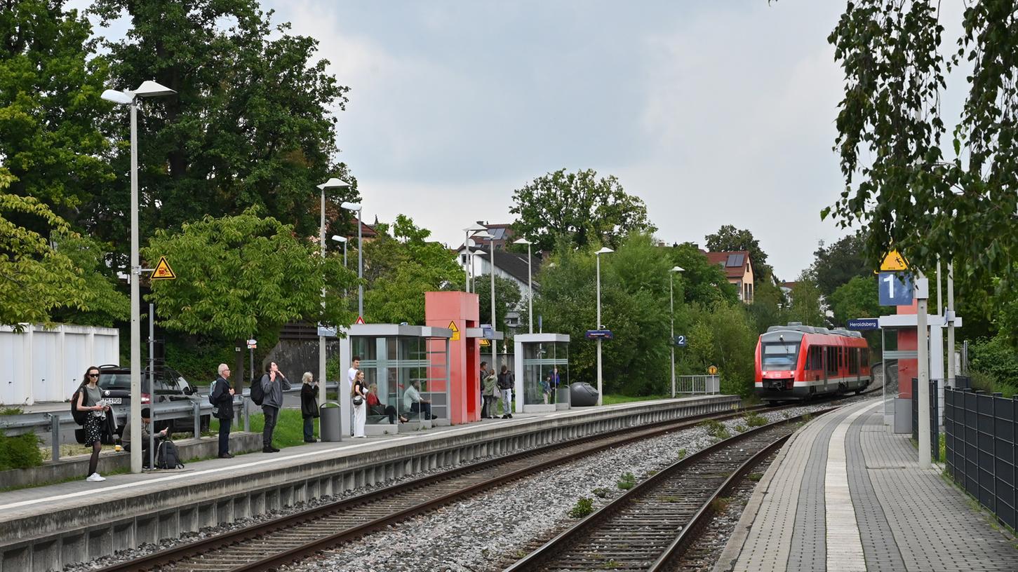 Am Bahnhof Heroldsberg stürzte ein Zehnjähriger am Montag ins Gleisbett.