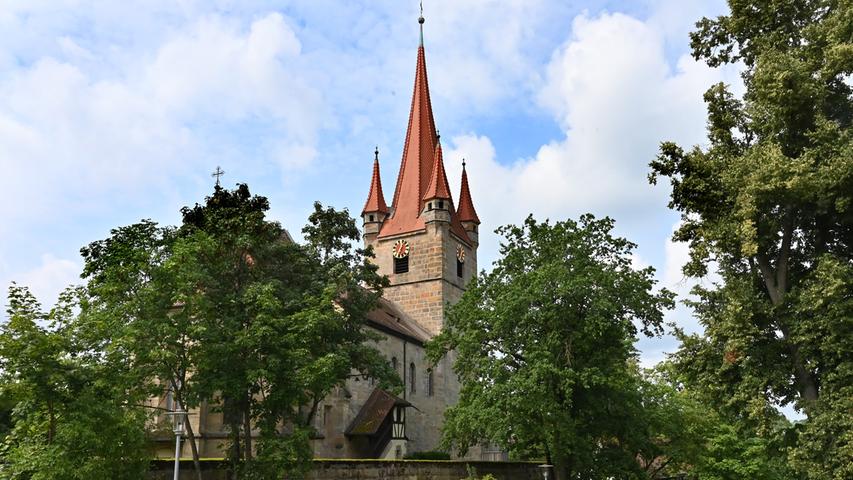 Die Evangelische Kirche St. Matthäus befindet sich im Ortskern von Heroldsberg.