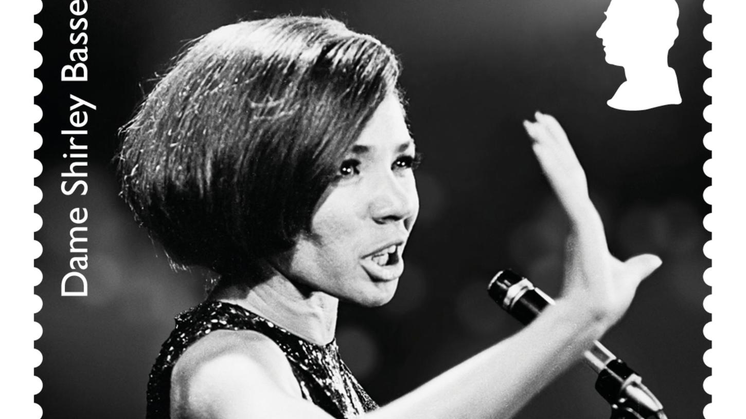 Shirley Bassey bekommt eigene Briefmarkenserie
