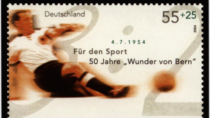 Der erste deutsche WM-Titel stellt nicht nur fußball-historisch eine bedeutende (Weg-)Marke in der Geschichte dar. Verdeutlicht wurde dies fünfzig Jahre nach dem "Wunder von Bern" durch eine Sonder-Briefmarke der Deutschen Post, in der Morlocks Spagatschritt dynamisch abgebildet ist.  