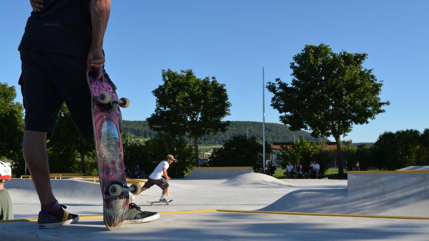 Die Gesamtkosten für den Skatepark liegen bei etwa 550.000 Euro. Die Gesamtkosten für den Skatepark liegen bei etwa 550.000 Euro.