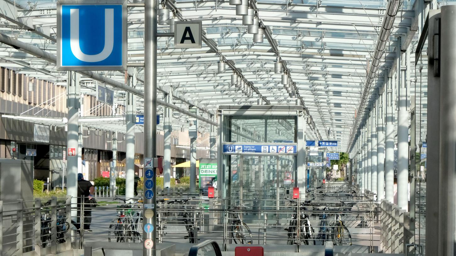 Je nach Jahreszeit und Flugbewegungen gibt es am U-Bahnhof laut VAG Verkehrsaktiengesellschaft Nürnberg zwischen 3.000 und 4.500 Einsteiger am Tag.