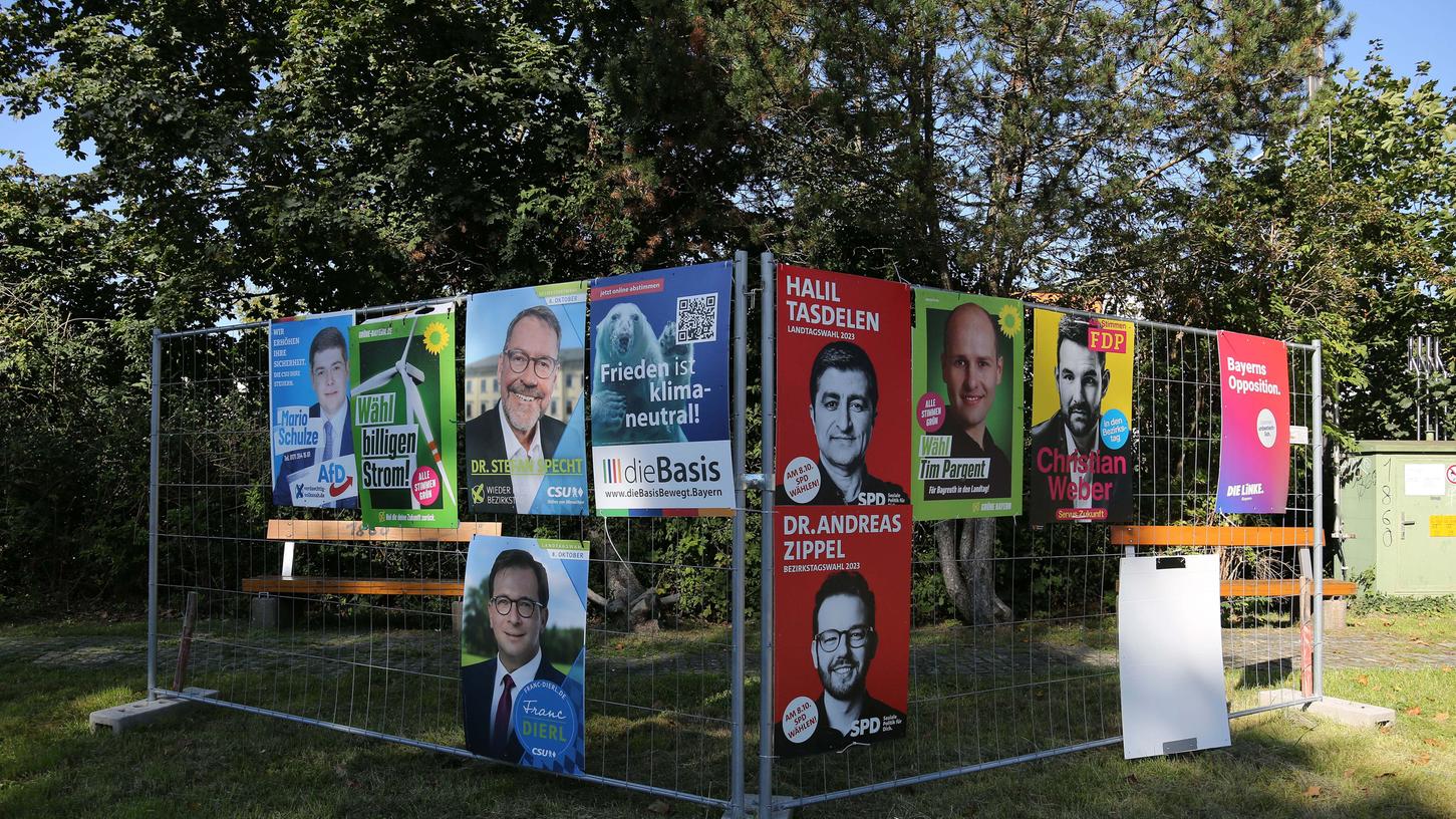 Politikerinnen und Politiker gehen auf Stimmenfang in der Region - unter anderem mit Wahlplakaten, wie hier in Pegnitz.