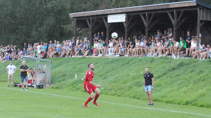 Zahlreiche Zuschauer säumten das Sportgelände des SV Nennslingen.