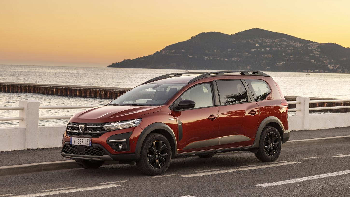 Dacia Jogger: Die rustikalen Karosserieelemente stehen ihm gut. Dacia Jogger: Die rustikalen Karosserieelemente stehen ihm gut.