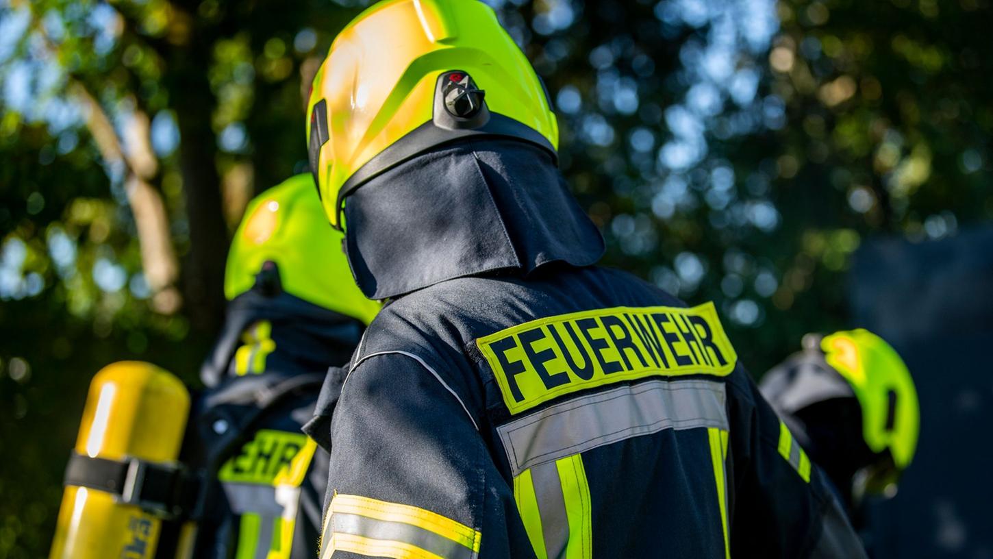 Die Feuerwehr Regenstauf löschte den Fahrzeugbrand (Symbolbild). Die Feuerwehr Regenstauf löschte den Fahrzeugbrand (Symbolbild).