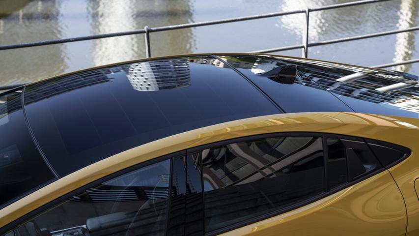 Das Topmodell "Advanced" ist serienmäßig mit einem Solardach ausgestattet. Das Topmodell "Advanced" ist serienmäßig mit einem Solardach ausgestattet.