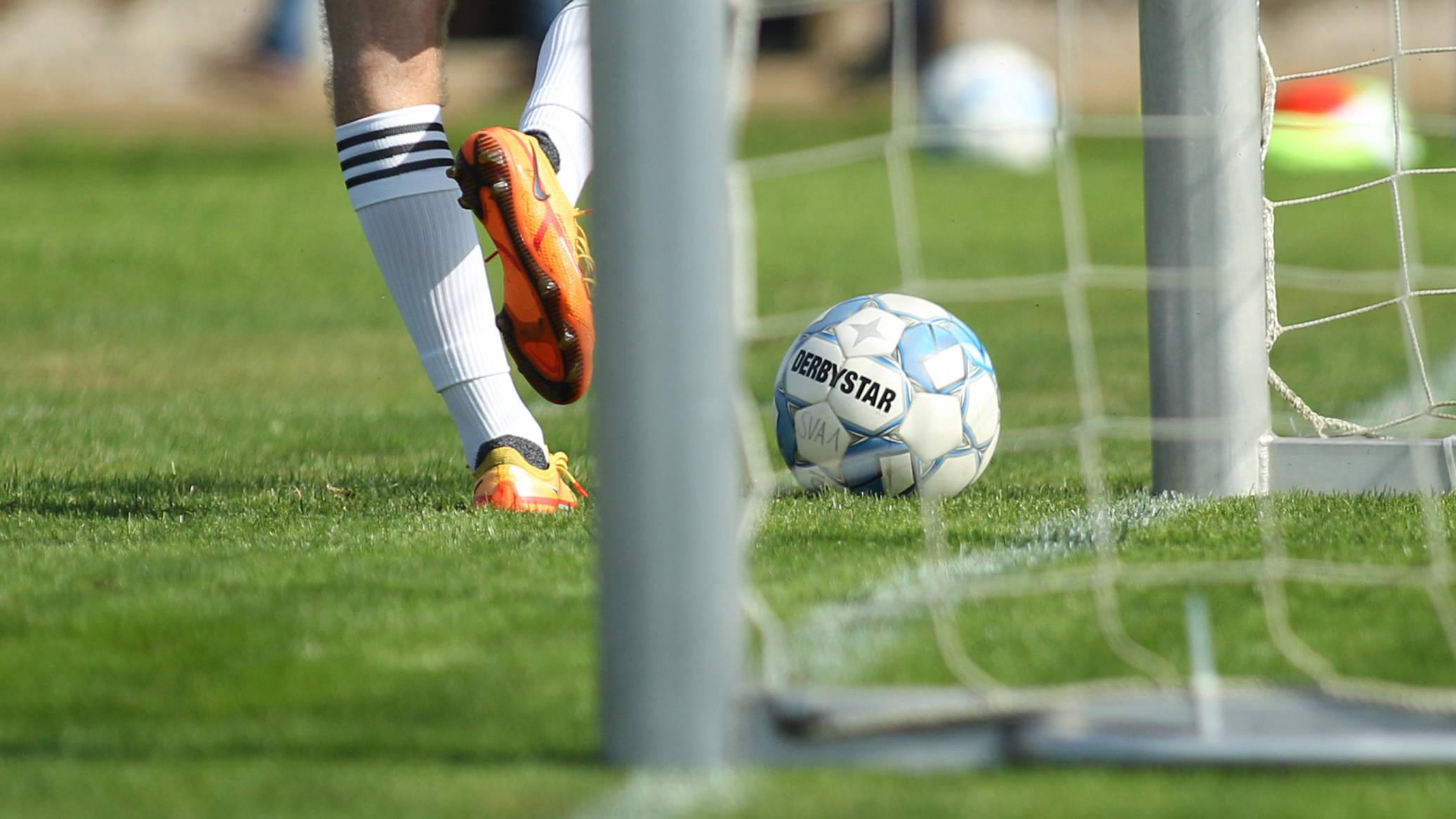 Fußball ist mein Hobby. Wenn ich Geld verdienen will, geh ich in die Arbeit. (A-Klassen-Torjäger Sebastian Zeitler vom VfB Wölbattendorf zu den Verlockungen des bezahlten Fußballs )  