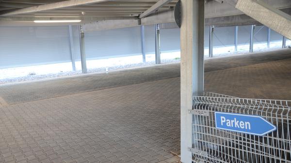 Wenn du mit zwei Mann in Überzahl bist, dann ist es in etwa so, wie, wenn du im Parkhaus mit dem Auto fährst und auf einmal sehr viel Platz ist. Dann weißt du gar nicht, welchen Parkplatz du nehmen sollst. (Knappen-Torwart Marius Müller zum Spiel gegen den 1. FC Kaiserslautern, in dem Schalke nach zwei Platzverweisen am Ende mit 11 gegen 9 spielte.)