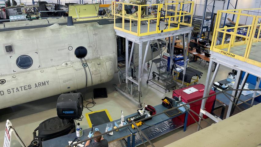 Blick in die außergewöhnliche Hubschrauber-Werkstatt. Blick in die außergewöhnliche Hubschrauber-Werkstatt.