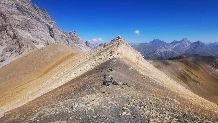 Wer seine Brotzeit am Ela-Grat auspackt, genießt einen Panoramablick aus fast 3000 Metern Höhe auf die Bündner Bergwelt. Ausführlicher Artikel auf nn.de/leben/reisen