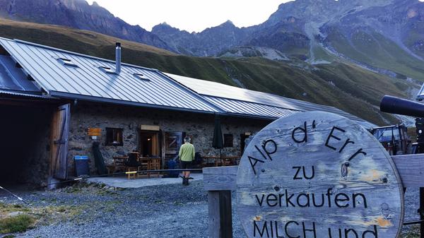 Die Alp d'Err wird als Bio-Alm mit einer Sennerei bewirtschaftet.