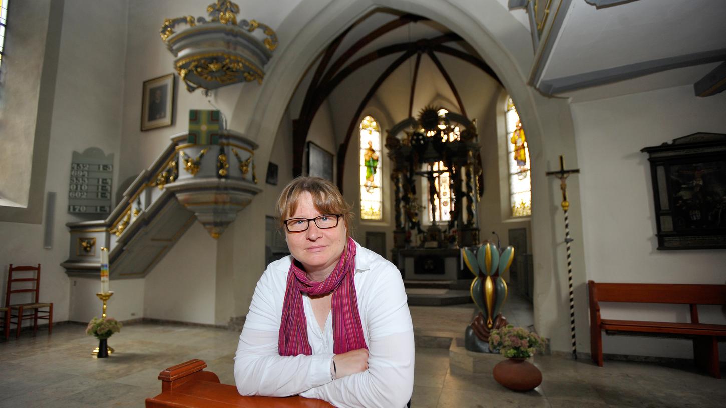 Katrin Grimmer ist die neue Pfarrerin in Gräfenberg – neben Dekan Reiner Redlingshöfer und der Pfarrerin Petra Hofmann, die für Thuisbrunn zuständig ist.