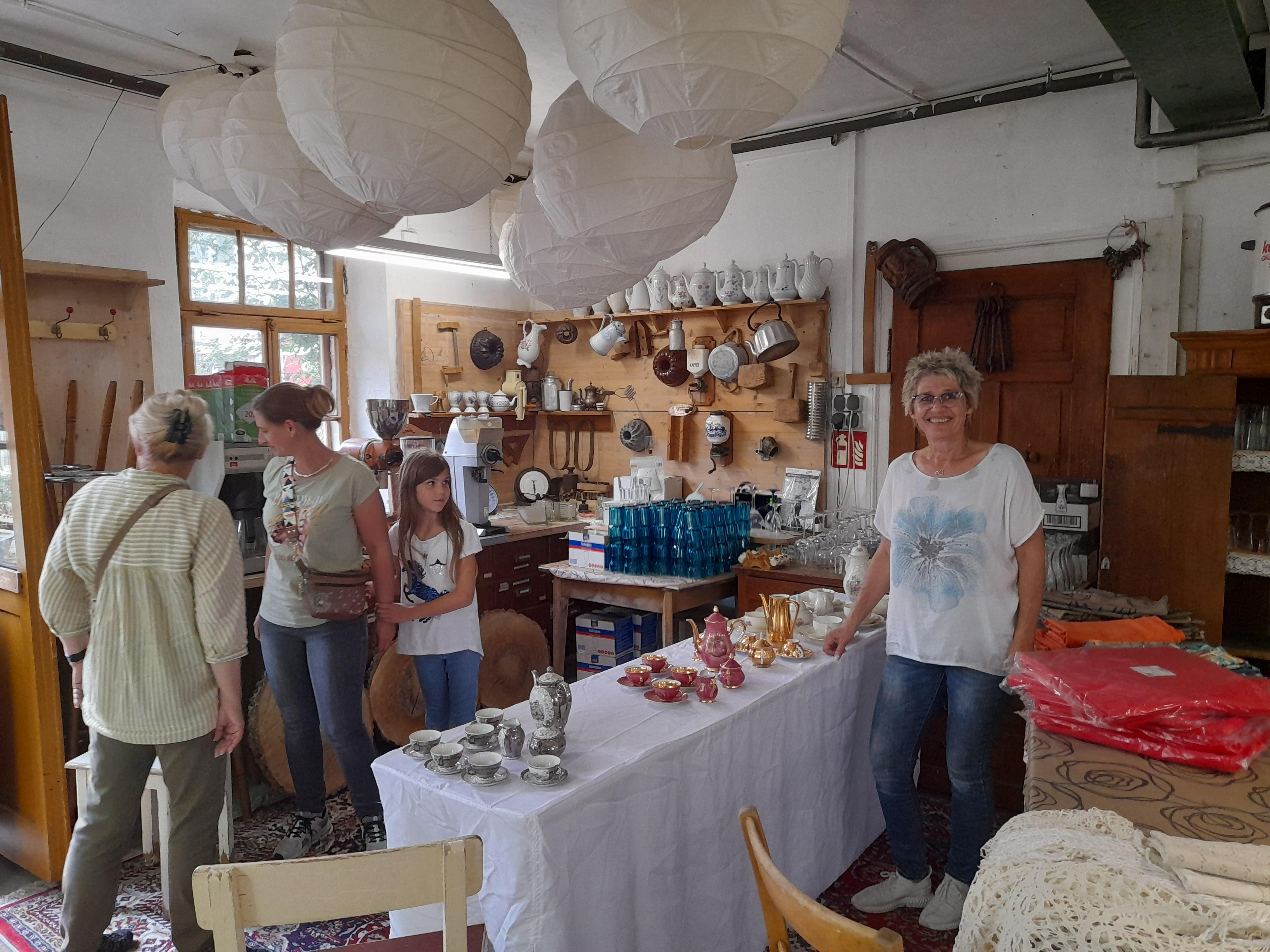 Trödeln im Schwabacher Kulturtreff: Die kleine Schleckerei schließt ...