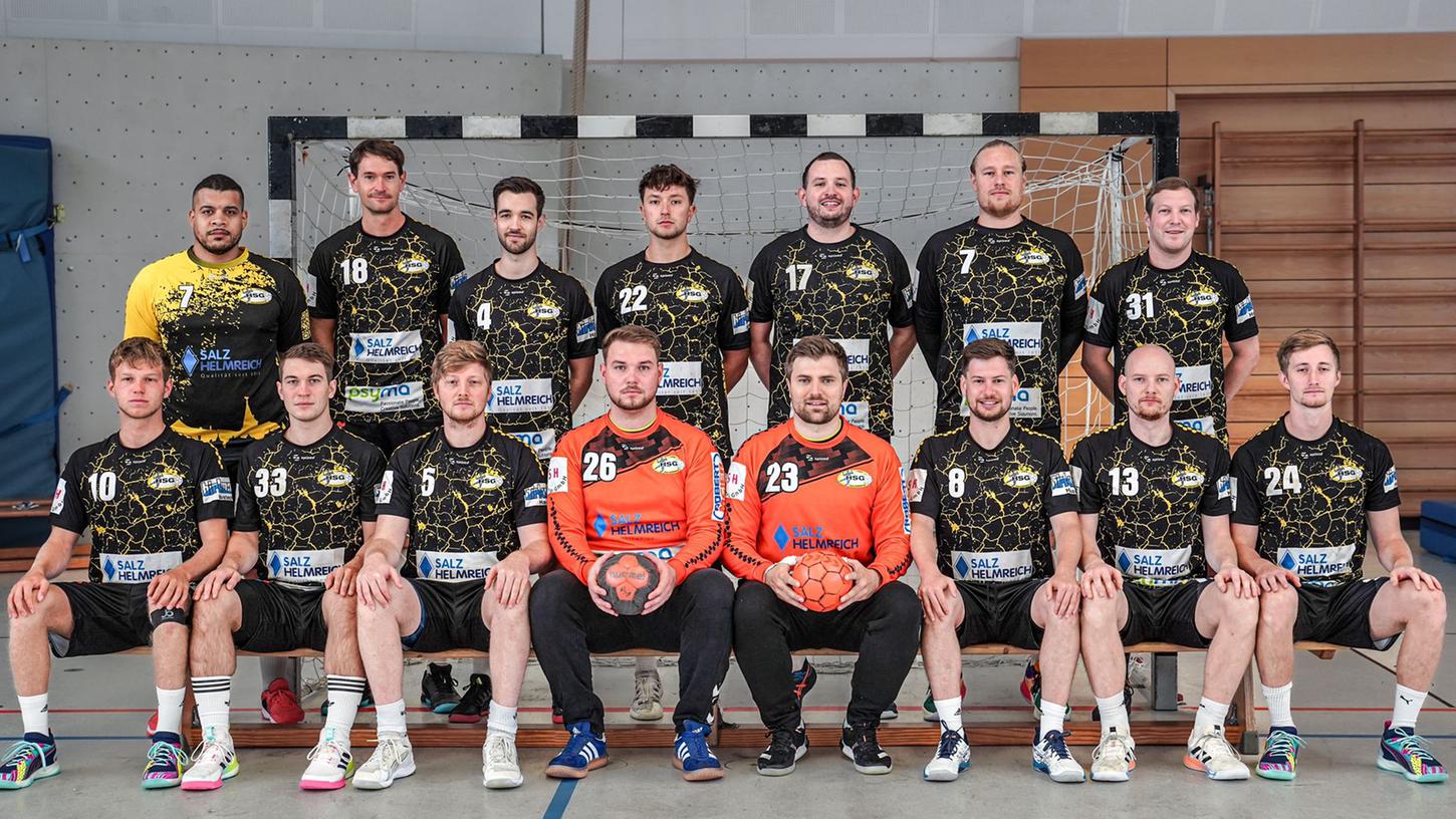 So geht die HSG Lauf/Heroldsberg in die neue Landesliga-Saison: (hinten v. li.) Sebastian Wilfling (Coach), Nils Kemper, Daniel Pinzer, Max Mosler, Daniel Laugner, Dominik Reisinger und Felix Ehler; vorne v. li. Rico Hinkelmann, Lukas Frank, Steffen Scheuerer, Luca Schindler, Max v. Borstel, Konstantin Scholz, Tim Meier und Jens Schindler. So geht die HSG Lauf/Heroldsberg in die neue Landesliga-Saison: (hinten v. li.) Sebastian Wilfling (Coach), Nils Kemper, Daniel Pinzer, Max Mosler, Daniel Laugner, Dominik Reisinger und Felix Ehler; vorne v. li. Rico Hinkelmann, Lukas Frank, Steffen Scheuerer, Luca Schindler, Max v. Borstel, Konstantin Scholz, Tim Meier und Jens Schindler.
