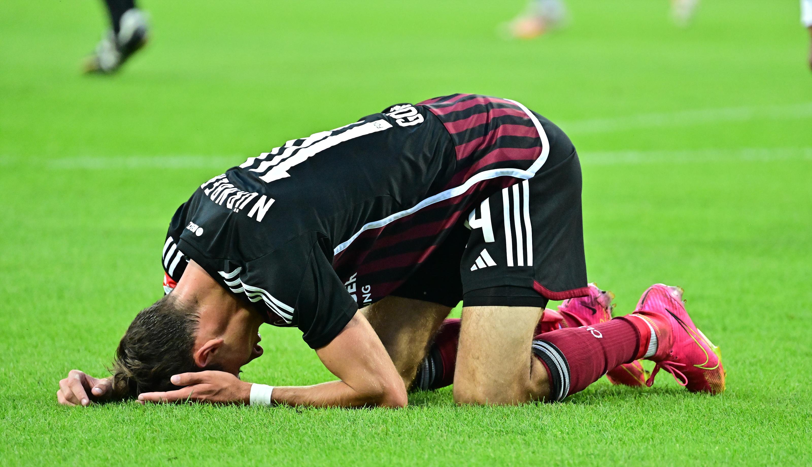 In der Nachspielzeit der ersten Halbzeit bietet sich dem Club sogar die Chance auf die Führung, aber Goller scheitert an einer Fußabwehr des Fürther Keepers Linde. So geht es mit einem 1:1 in die Pause.