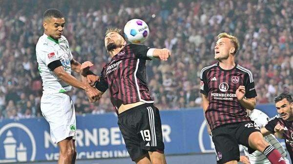 Auch wenn Dietz hier höher steigt als Hübner: Es bleibt ein Spiel auf Augenhöhe.