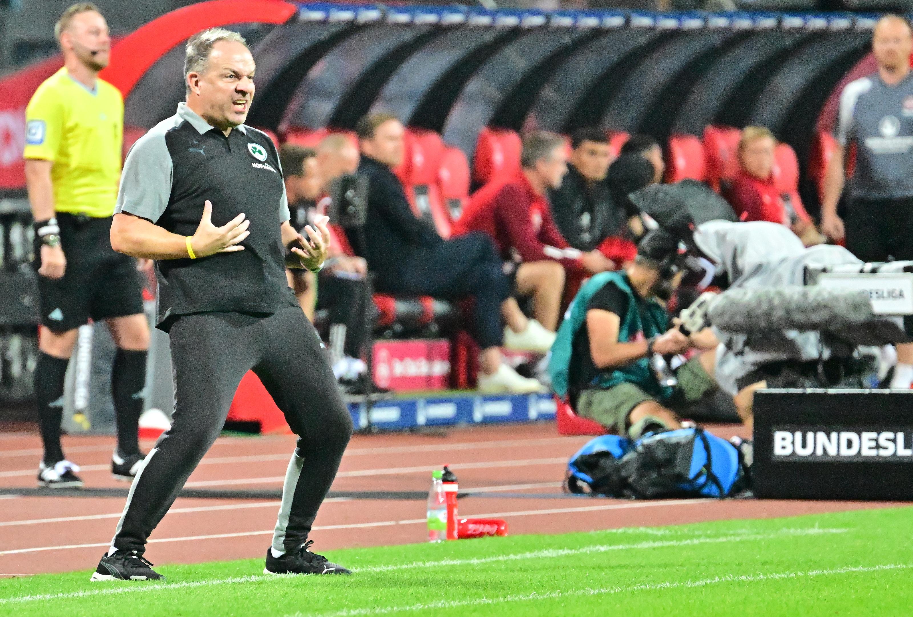 Kurz vor Schluss hat Okunuki per Kopf die große Chance auf das 2:1, Linde pariert den zu unplatzierten Abschluss aber. Alexander Zorniger animiert seine Männer zum Durchhalten: Brust raus, konzentriert bleiben!