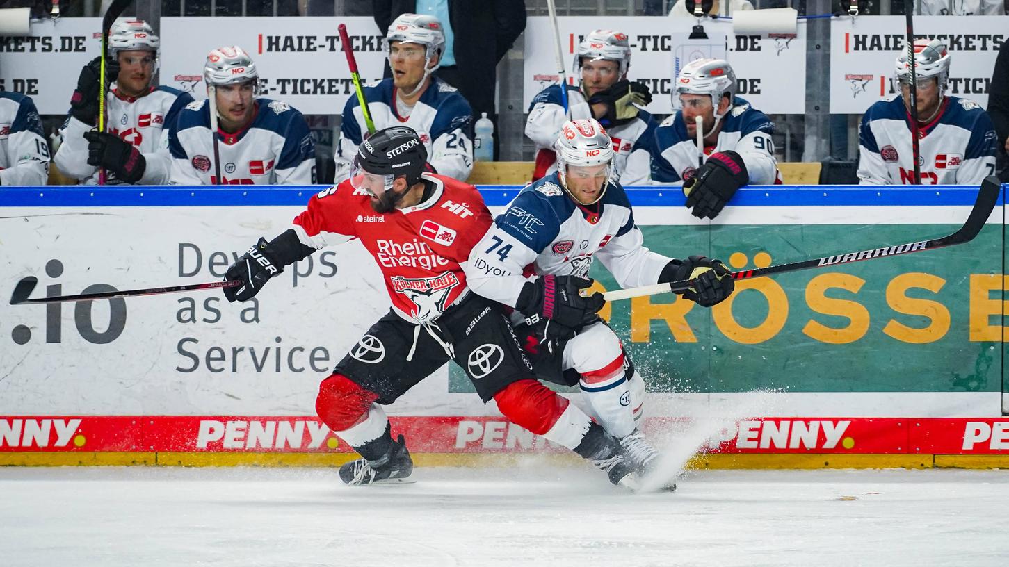 Ein Symbolbild gleich nach dem ersten Spieltag? Nach 60 Minuten bewegen sich die Mannschaften von Jason Bast (links) und Dane Fox erst einmal in unterschiedliche Richtungen. Ein Symbolbild gleich nach dem ersten Spieltag? Nach 60 Minuten bewegen sich die Mannschaften von Jason Bast (links) und Dane Fox erst einmal in unterschiedliche Richtungen.