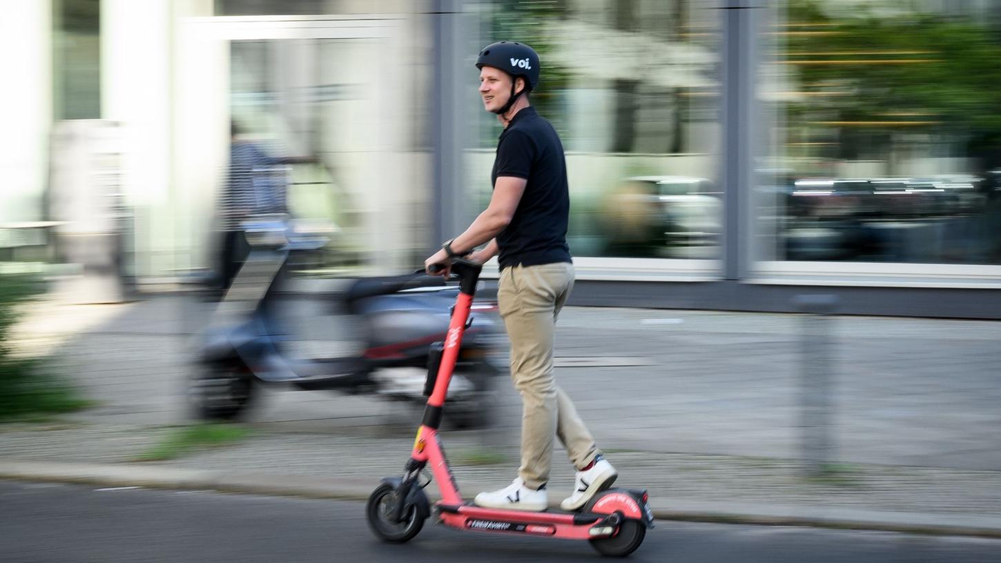 E-Scooter sollten nur nüchtern und mit Helm benutzt werden. E-Scooter sollten nur nüchtern und mit Helm benutzt werden.