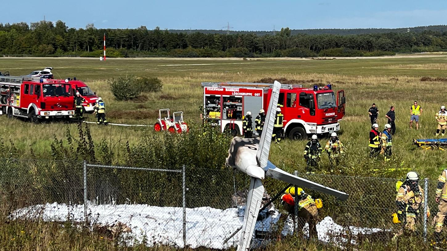 Am Sonntagmittag (17.09.2023) stürzte auf einem Bamberger Flugplatz ein Flugzeug ab.